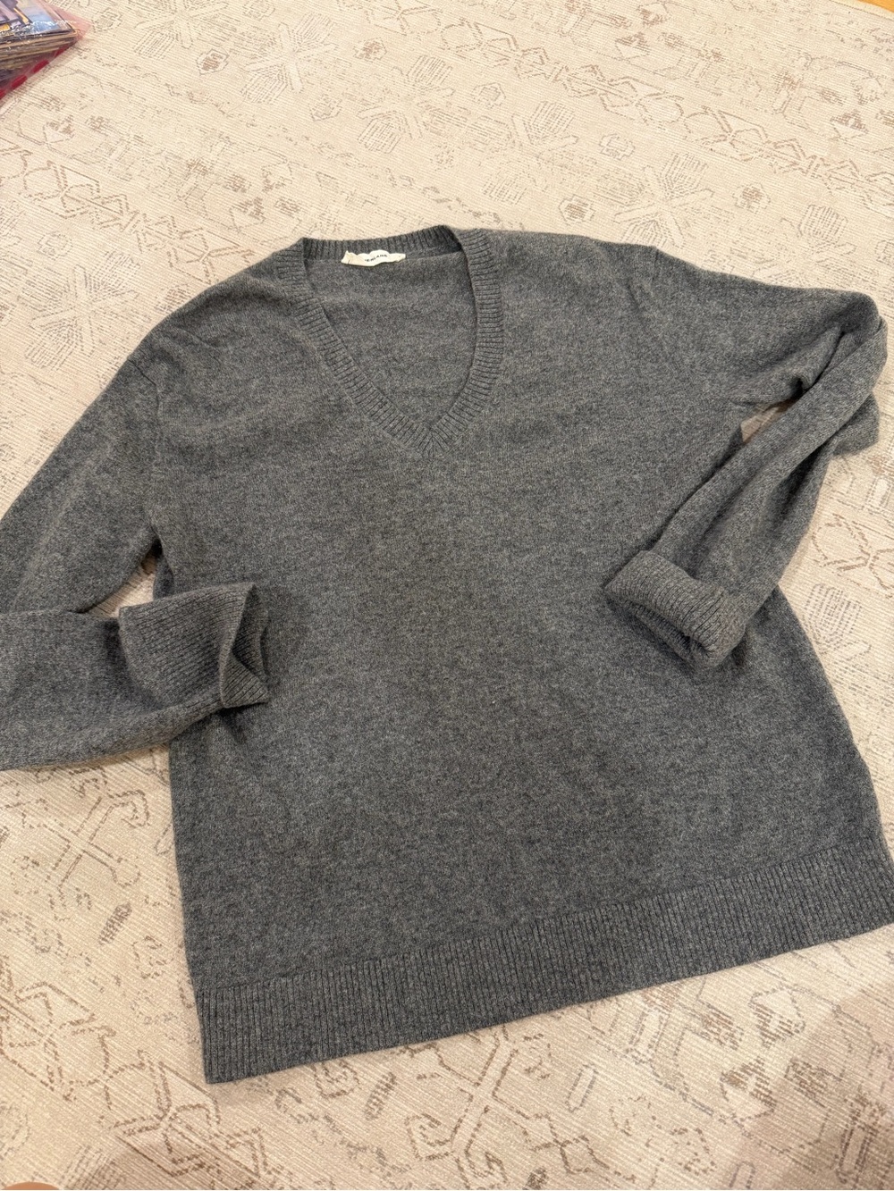 Everlane cashmere v neck sweater